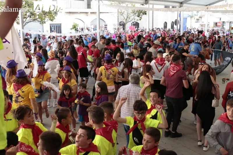 El pasacalles de las peñas y el pregón, protagonistas este viernes en las fiestas de Villamayor