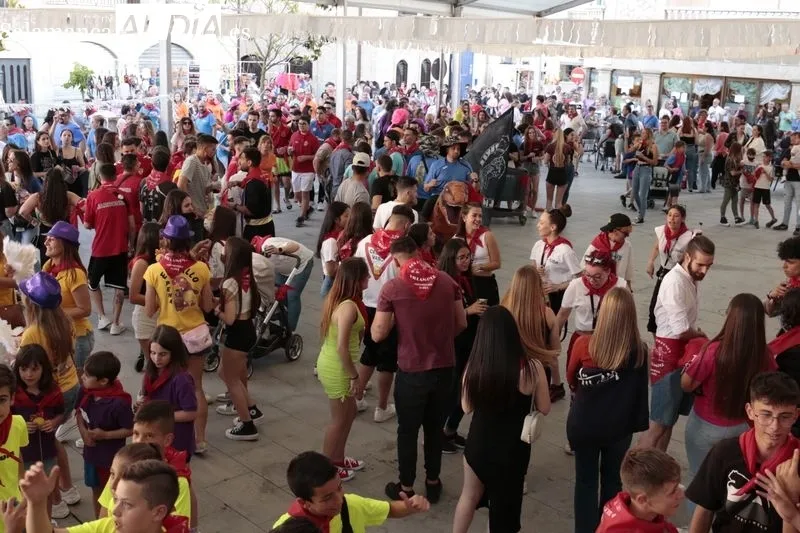 El pasacalles de las peñas y el pregón, protagonistas este viernes en las fiestas de Villamayor