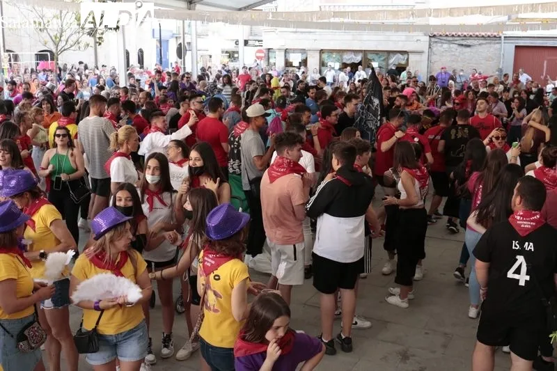 El pasacalles de las peñas y el pregón, protagonistas este viernes en las fiestas de Villamayor