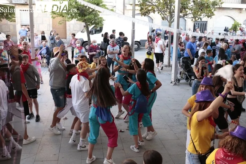 El pasacalles de las peñas y el pregón, protagonistas este viernes en las fiestas de Villamayor