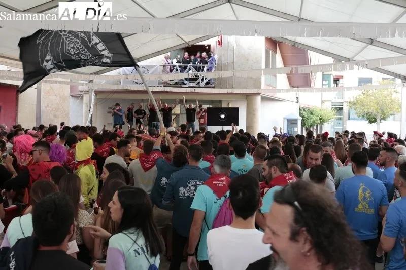 El pasacalles de las peñas y el pregón, protagonistas este viernes en las fiestas de Villamayor