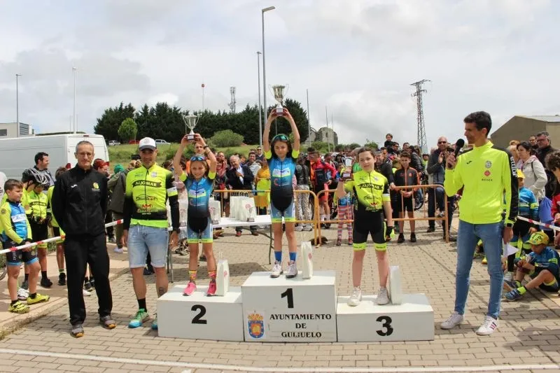 Foto 9 - Guijuelo acoge un nuevo y entretenido Trofeo de Escuelas de Ciclismo