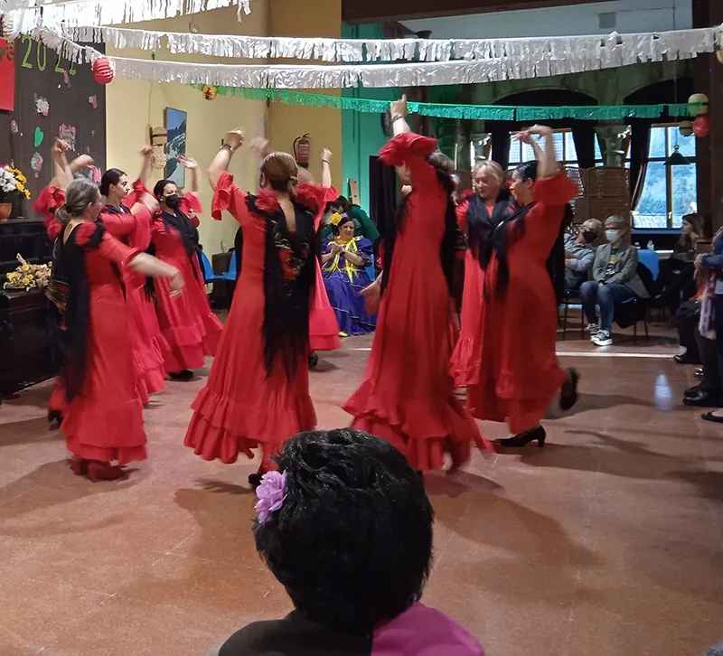 Foto 2 - Los aires sevillanos de la Feria de Abril vieron el Casino Obrero