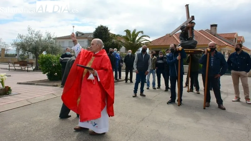 La imagen del Manso Cordero fue llevada en procesión desde su ermita al paraje de la Peña Gorda