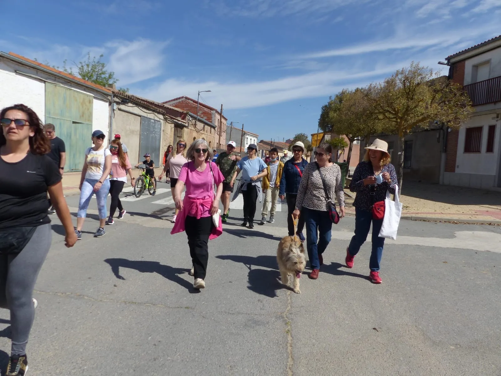Villoria organizaba este domingo una marcha solidaria y una paellada en favor de Acciòn Verapaz