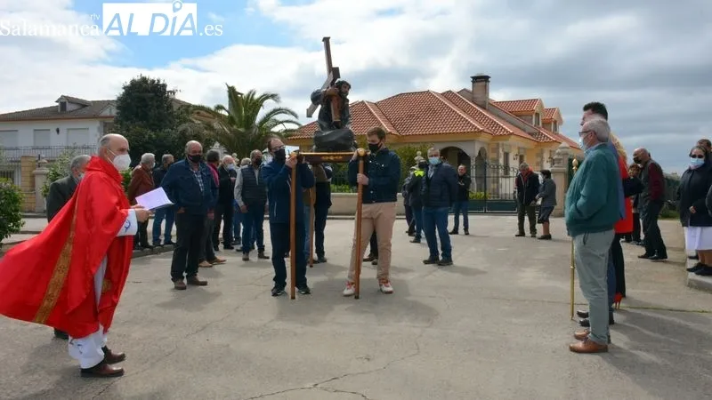 La imagen del Manso Cordero fue llevada en procesión desde su ermita al paraje de la Peña Gorda