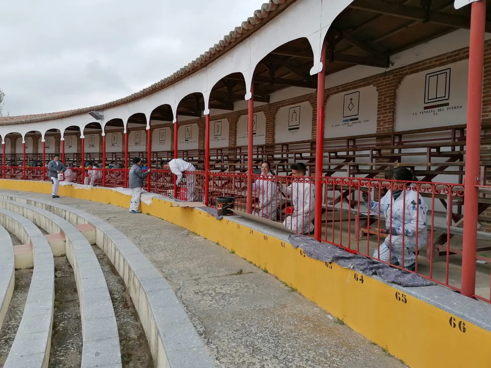 El programa ‘Ecopintura Peñaranda’ trabaja en la Plaza de toros La Florida