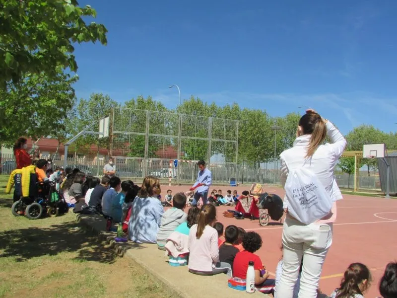 Foto 2 - El novillero Pablo Jaramillo visita el CEIP &ldquo;Mel&eacute;ndez Vald&eacute;s&rdquo;