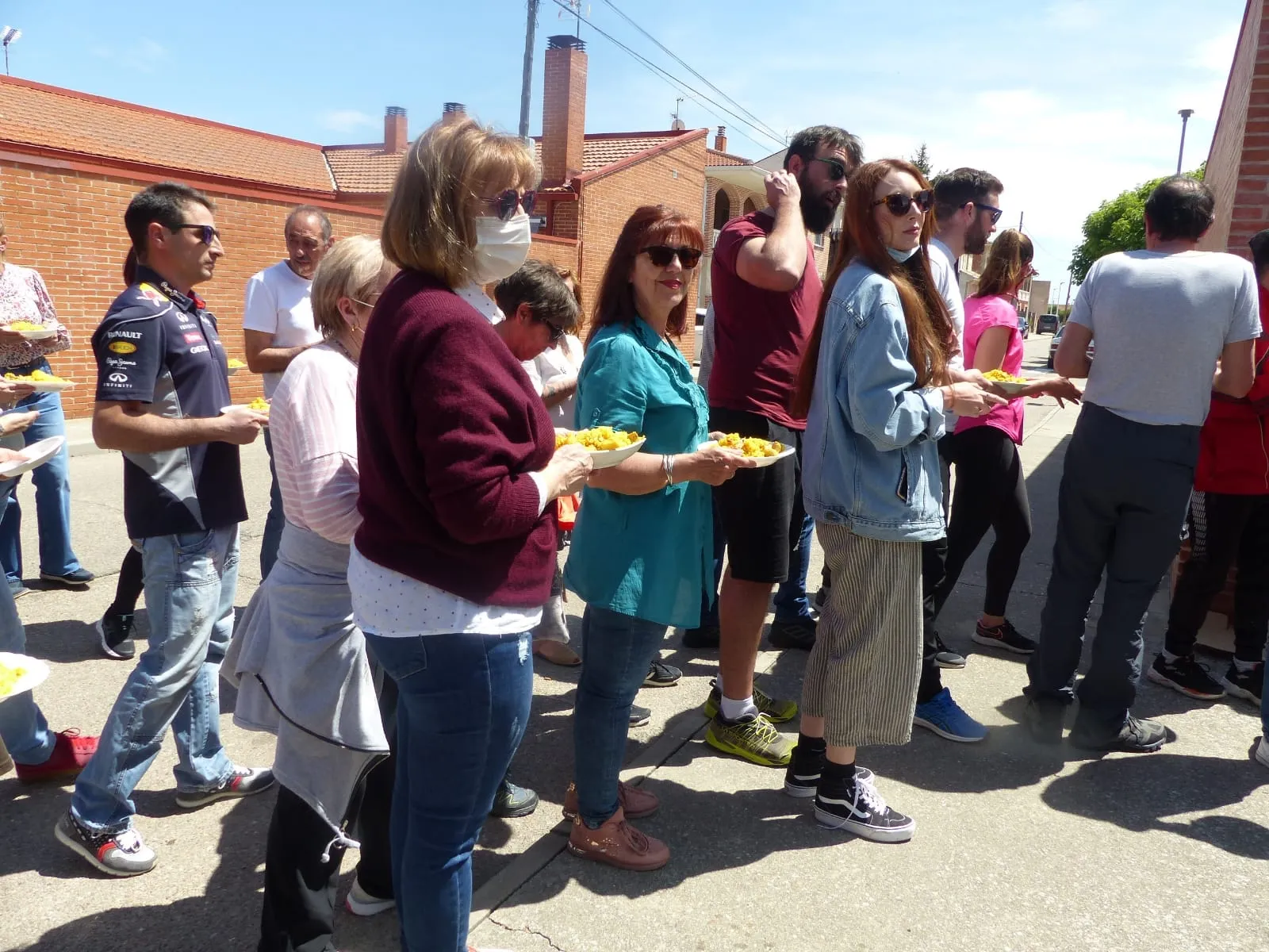 Villoria organizaba este domingo una marcha solidaria y una paellada en favor de Acciòn Verapaz