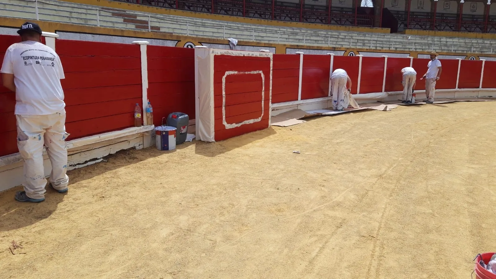 El programa ‘Ecopintura Peñaranda’ trabaja en la Plaza de toros La Florida