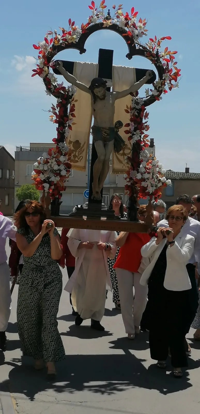 Foto 7 - El Sant&iacute;simo Cristo de la Esperanza vuelve a las calles de Villoruela junto a multitud de fieles