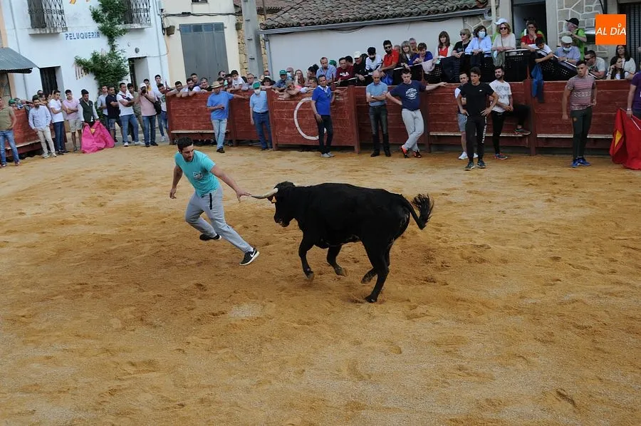 Momentos en las calles de Cabrillas con el Toro del cajón| Rep.Gráfico: Adrián M. Pastor