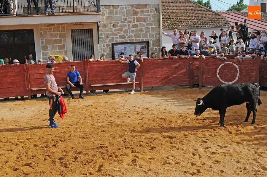 Momentos en las calles de Cabrillas con el Toro del cajón| Rep.Gráfico: Adrián M. Pastor