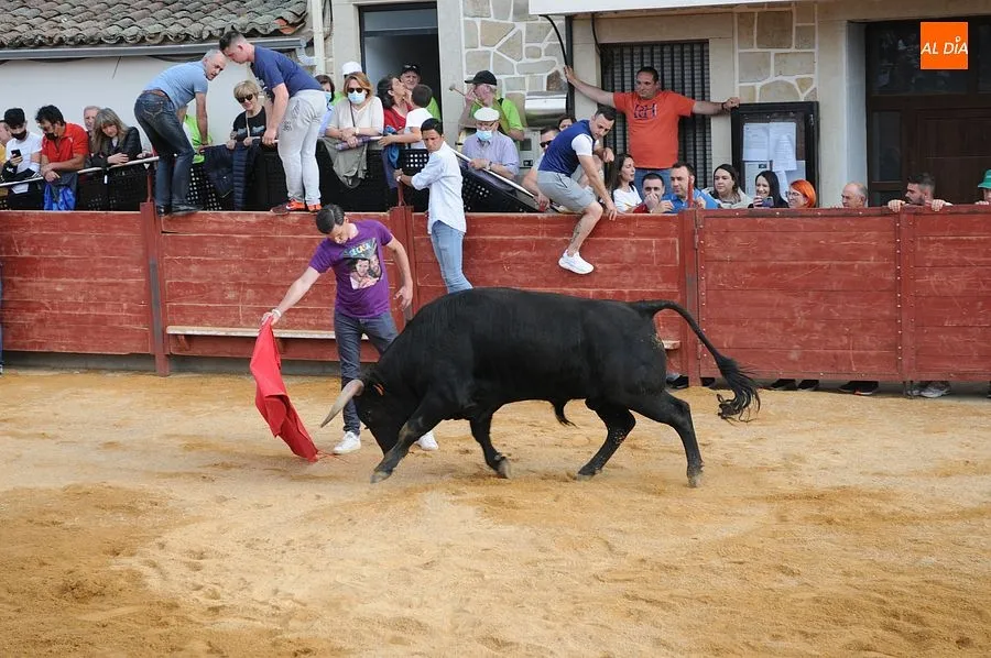 Momentos en las calles de Cabrillas con el Toro del cajón| Rep.Gráfico: Adrián M. Pastor