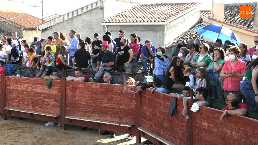 Momentos en las calles de Cabrillas con el Toro del cajón| Rep.Gráfico: Adrián M. Pastor