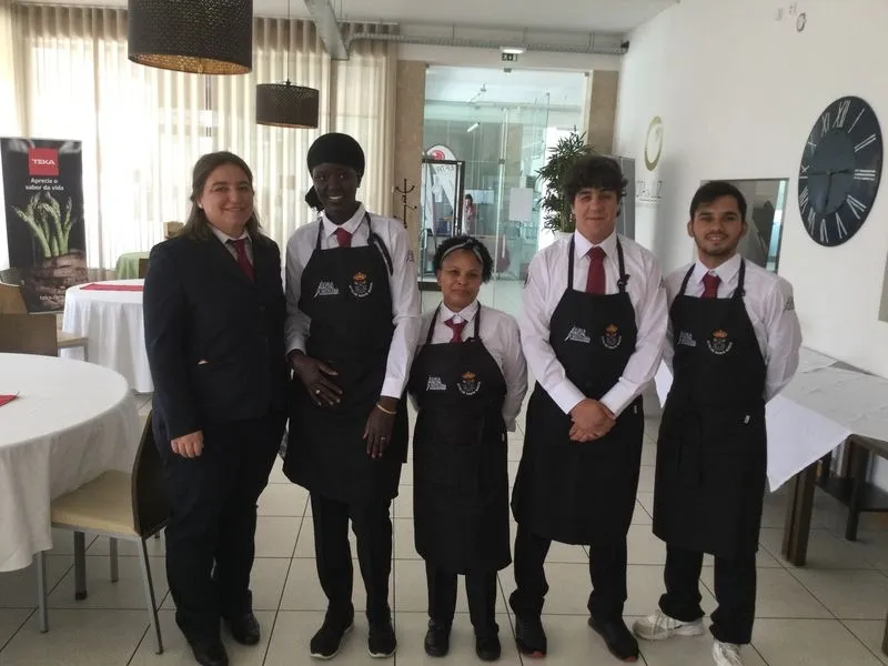 Foto 2 - Los alumnos de la Escuela de Hosteler&iacute;a viajan a Aveiro para presentar su men&uacute; con productos salmantinos 