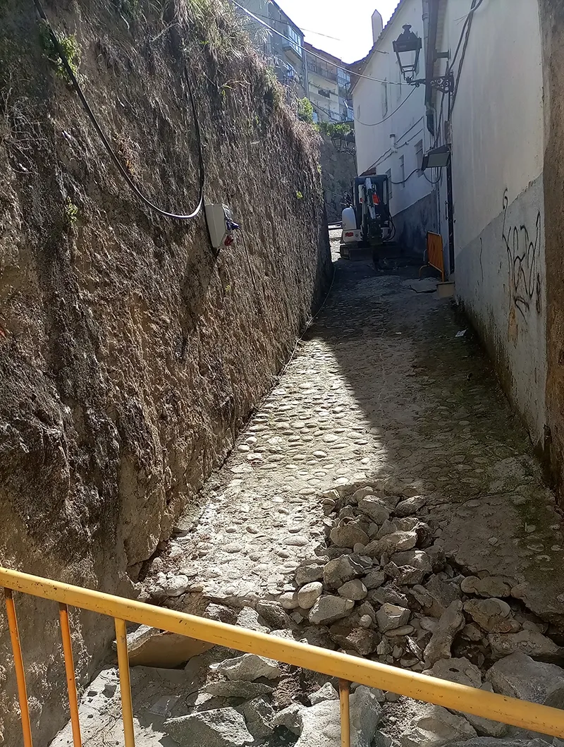 Foto 2 - Dos obras activas en la ciudad textil de cara a mejorar el d&iacute;a a d&iacute;a de los ciudadanos