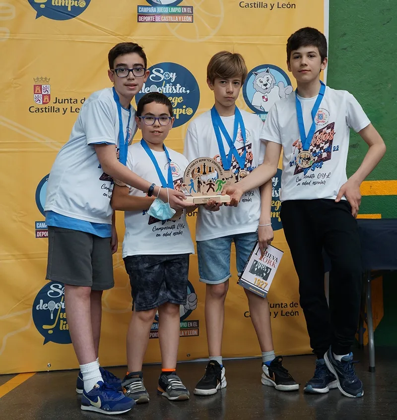Foto 2 - El equipo infantil de B&eacute;jar se proclama campe&oacute;n de Castilla y Le&oacute;n de Ajedrez