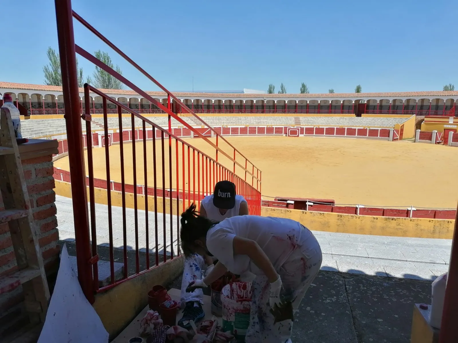 El programa ‘Ecopintura Peñaranda’ trabaja en la Plaza de toros La Florida