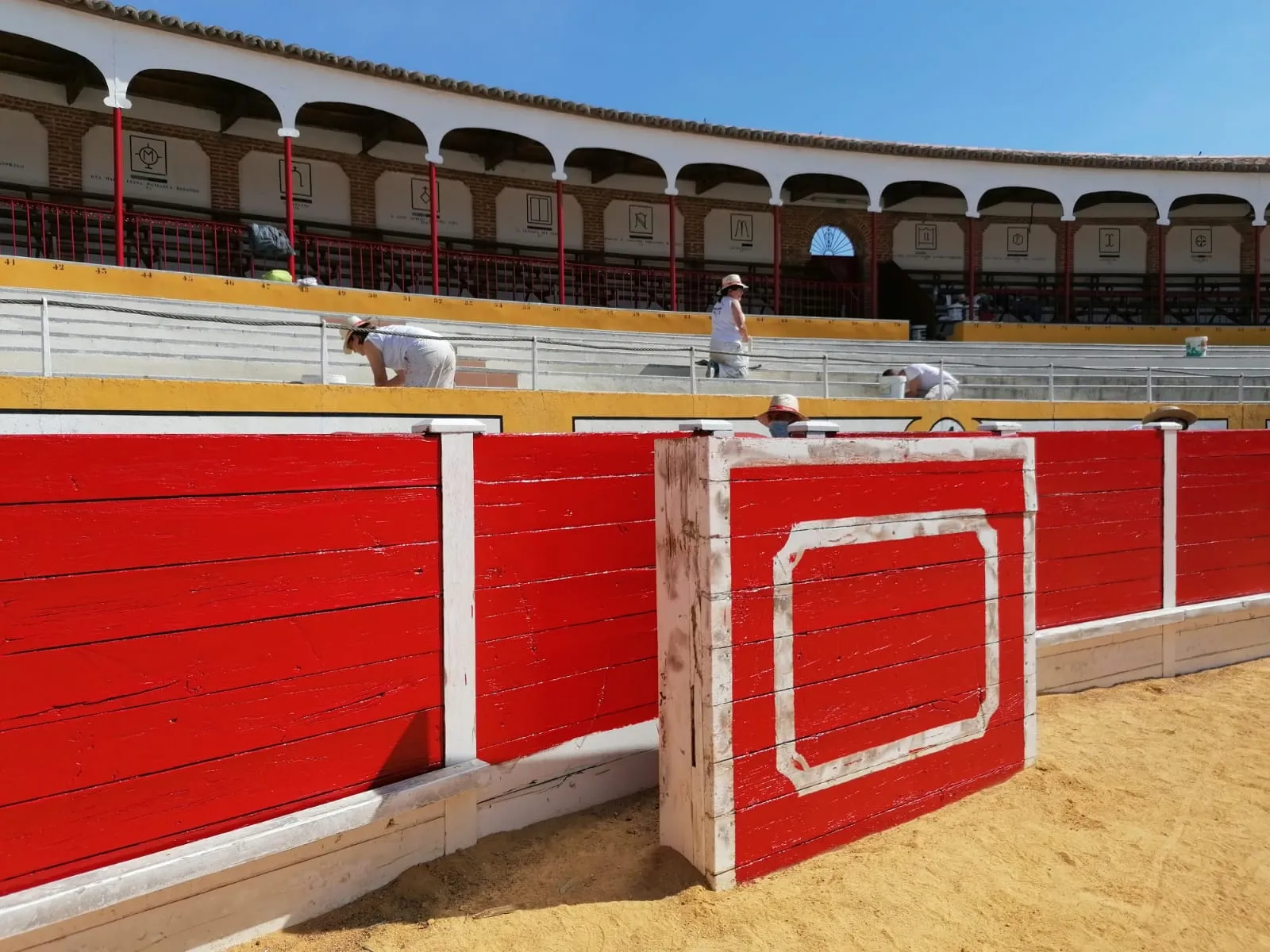 El programa ‘Ecopintura Peñaranda’ trabaja en la Plaza de toros La Florida