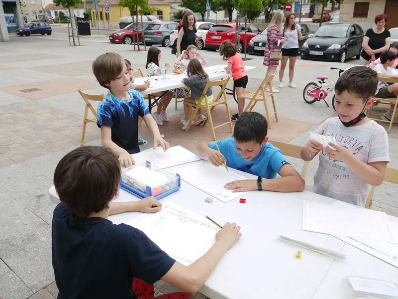 Foto 4 - Una treintena de escolares participa en el concurso de dibujo de las Fiestas del Se&ntilde;or de Carbajosa
