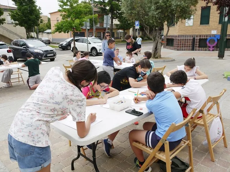 Foto 3 - Una treintena de escolares participa en el concurso de dibujo de las Fiestas del Se&ntilde;or de Carbajosa