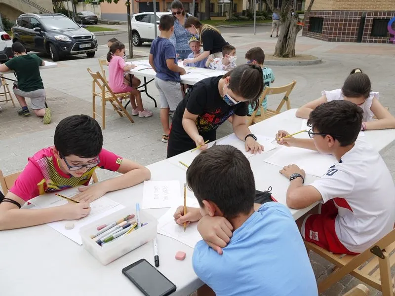 Foto 2 - Una treintena de escolares participa en el concurso de dibujo de las Fiestas del Se&ntilde;or de Carbajosa