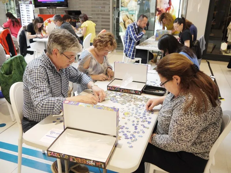 Foto 2 - &Eacute;xito del Concurso de Puzzles del CC El Tormes con m&aacute;s de 200 participantes
