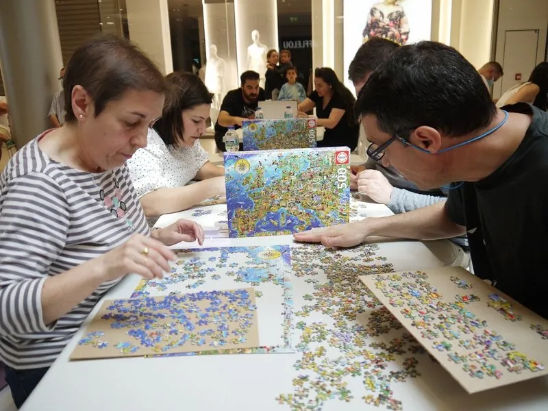 Foto 10 - &Eacute;xito del Concurso de Puzzles del CC El Tormes con m&aacute;s de 200 participantes