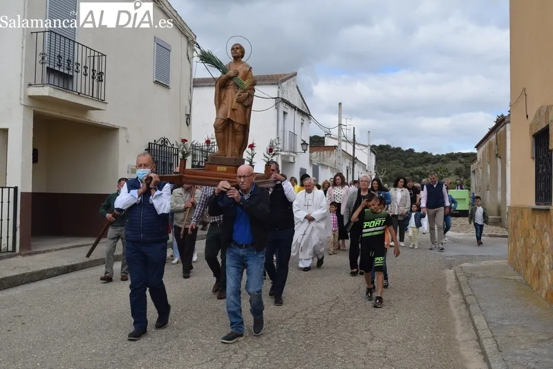 Foto 9 - San Isidro procesiona en Torrej&oacute;n arropado por los vecinos