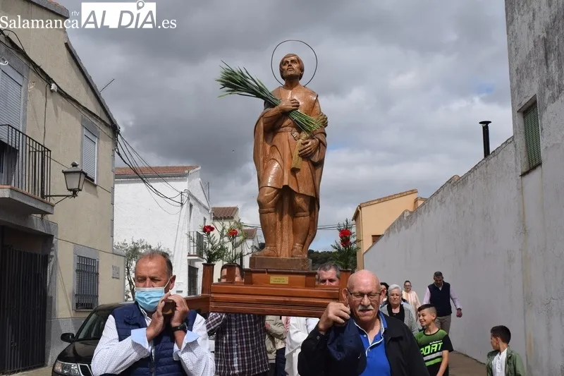 Foto 7 - San Isidro procesiona en Torrej&oacute;n arropado por los vecinos