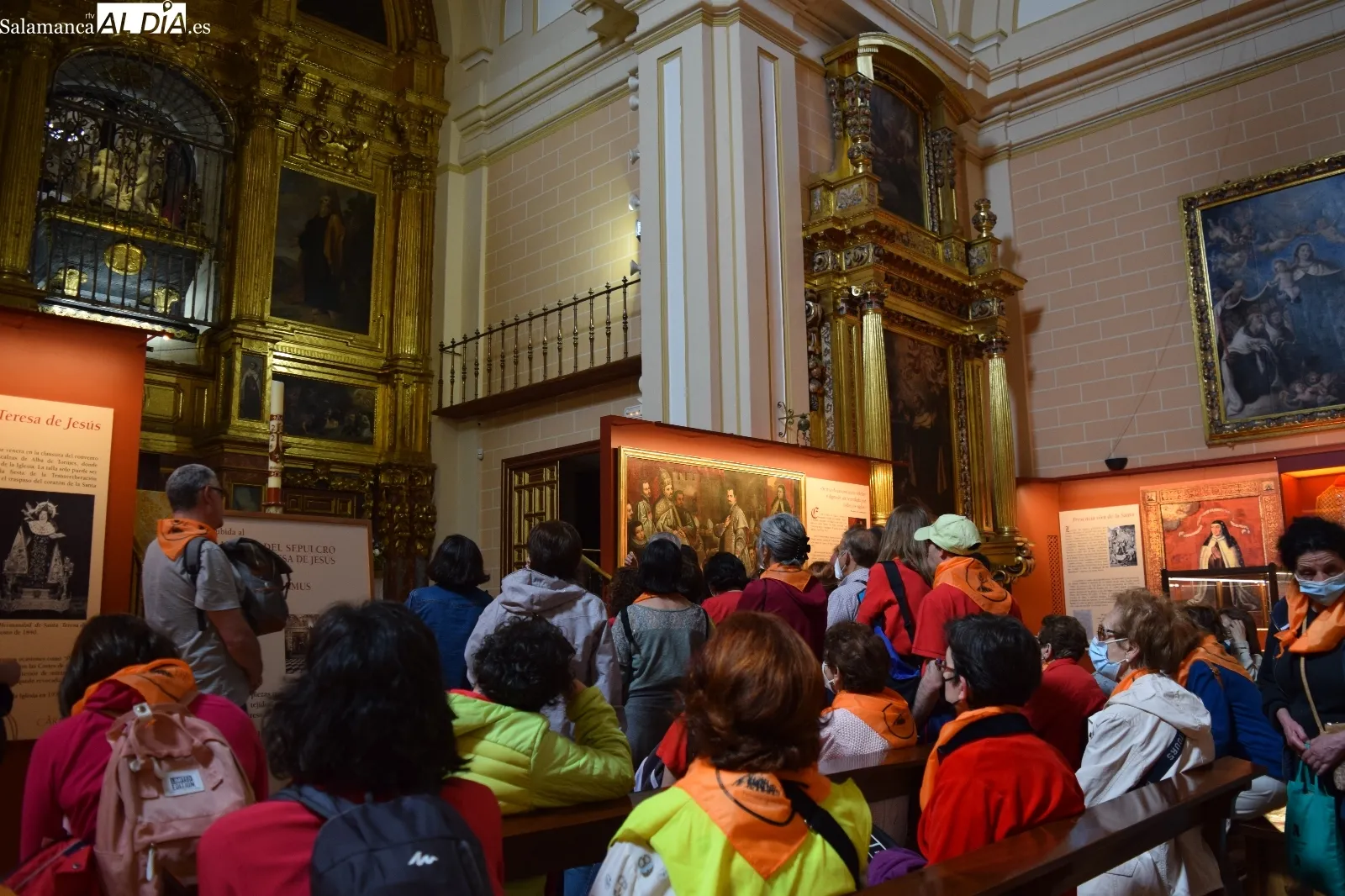 Foto 11 - Un nutrido grupo de peregrinos visita Alba de Tormes con motivo de la celebraci&oacute;n del S&iacute;nodo