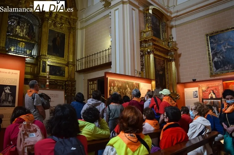 Foto 7 - Un nutrido grupo de peregrinos visita Alba de Tormes con motivo de la celebraci&oacute;n del S&iacute;nodo