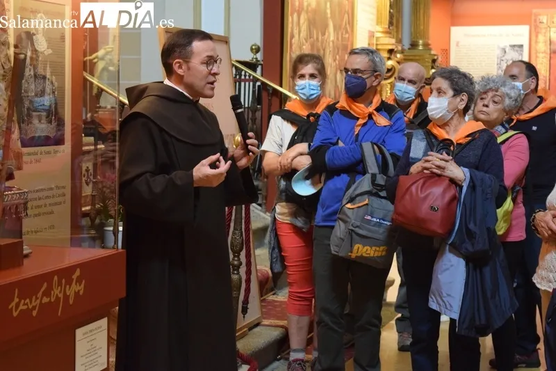 Foto 6 - Un nutrido grupo de peregrinos visita Alba de Tormes con motivo de la celebraci&oacute;n del S&iacute;nodo