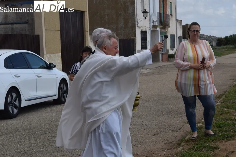 Foto 5 - San Isidro procesiona en Torrej&oacute;n arropado por los vecinos