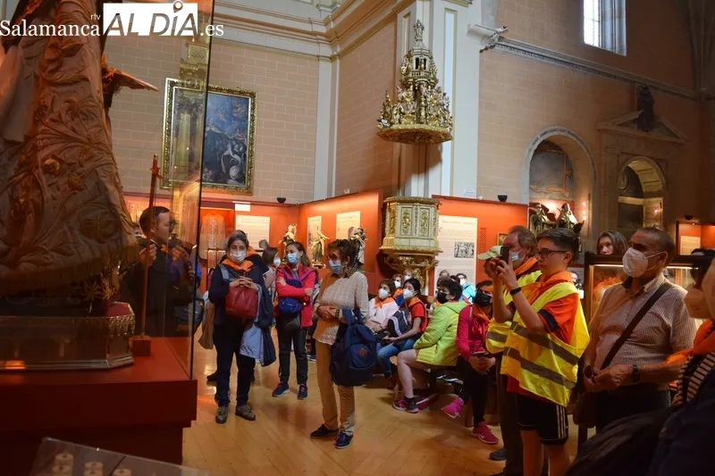 Foto 5 - Un nutrido grupo de peregrinos visita Alba de Tormes con motivo de la celebraci&oacute;n del S&iacute;nodo