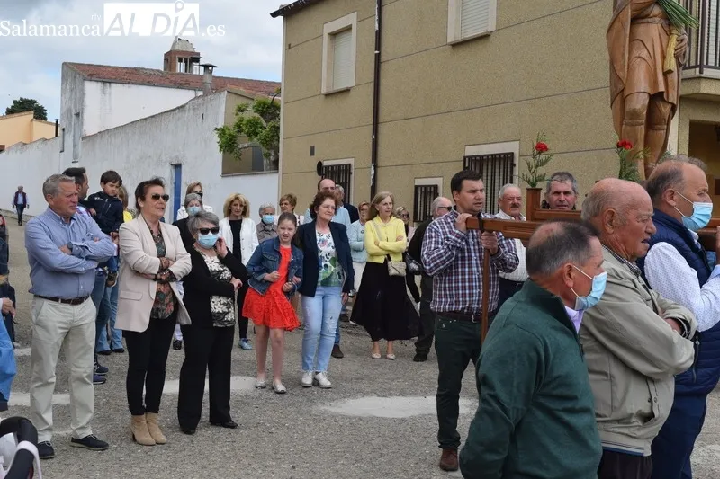 Foto 4 - San Isidro procesiona en Torrej&oacute;n arropado por los vecinos