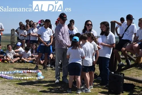 Foto 8 - El Colegio Santa Isabel al completo realiza la tradicional subida a la ermita de Otero