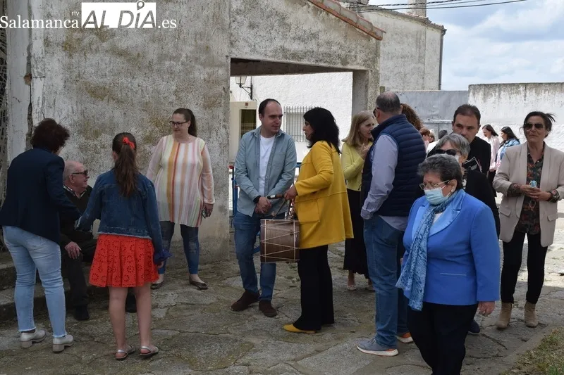 Foto 2 - San Isidro procesiona en Torrej&oacute;n arropado por los vecinos