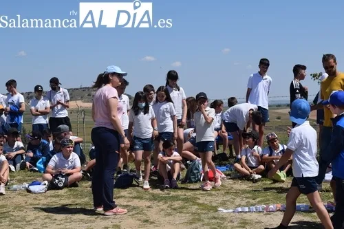 Foto 6 - El Colegio Santa Isabel al completo realiza la tradicional subida a la ermita de Otero
