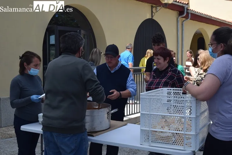 Foto 4 - Sieteiglesias de Tormes celebra las fiestas del Eccehomo con una gran comida