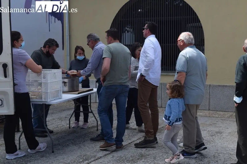 Foto 2 - Sieteiglesias de Tormes celebra las fiestas del Eccehomo con una gran comida