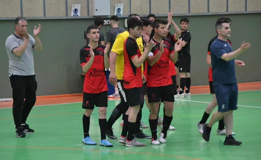 Foto 2 - El III Senior dice adi&oacute;s a su afici&oacute;n alcanzando el rep&oacute;ker de victorias consecutivas en casa