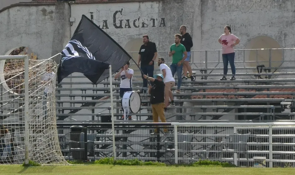 Foto 8 - El Ciudad Rodrigo cierra etapa manteniendo el gui&oacute;n ante un Almaz&aacute;n que jugar&aacute; la Copa del Rey