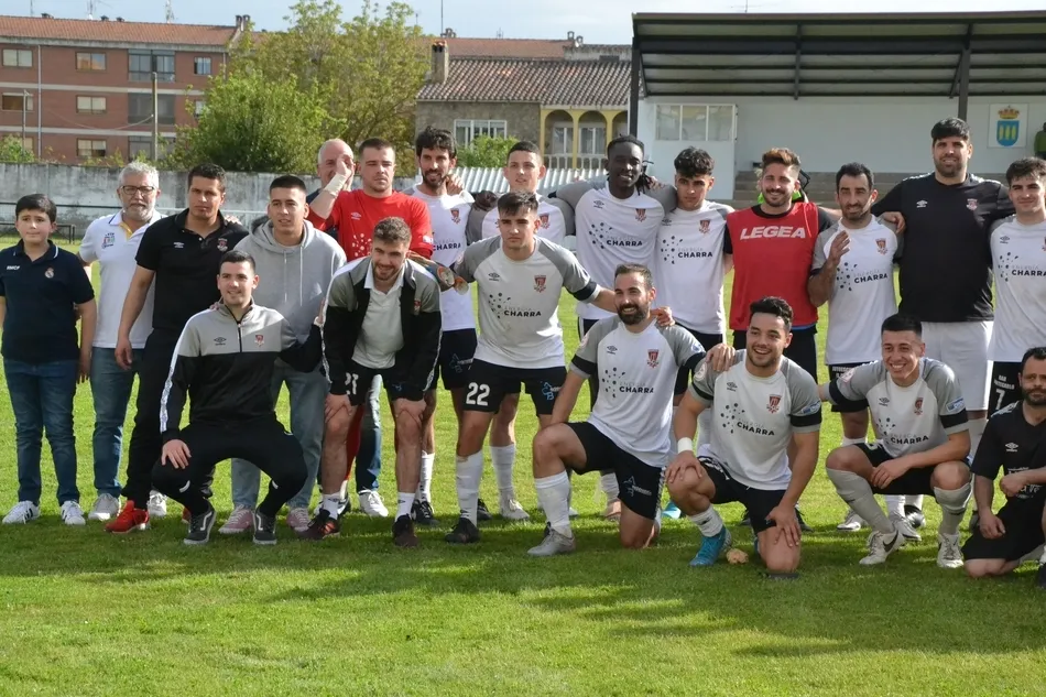 Foto 5 - El Ciudad Rodrigo cierra etapa manteniendo el gui&oacute;n ante un Almaz&aacute;n que jugar&aacute; la Copa del Rey