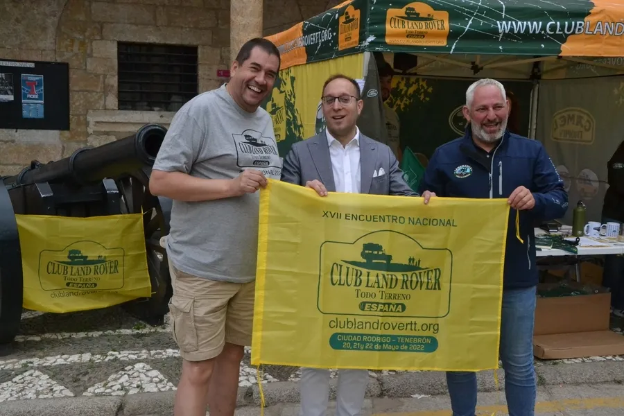 Foto 10 - Los Land Rover conquistan la Plaza Mayor mirobrigense