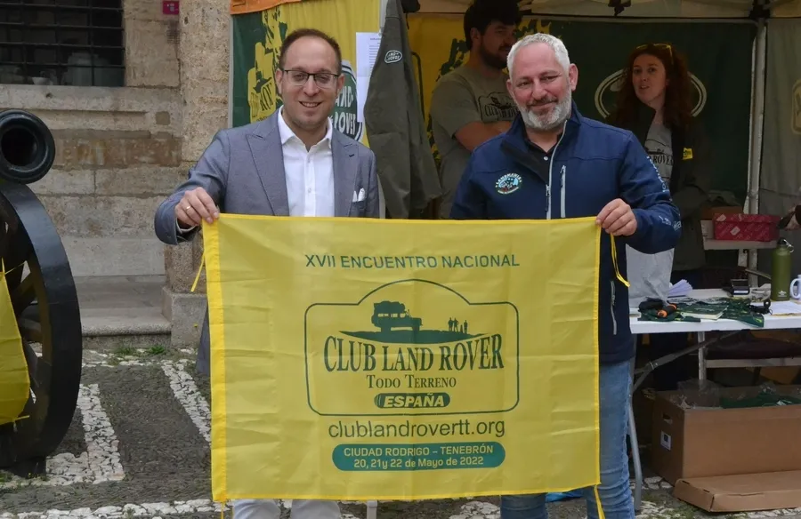 Foto 9 - Los Land Rover conquistan la Plaza Mayor mirobrigense
