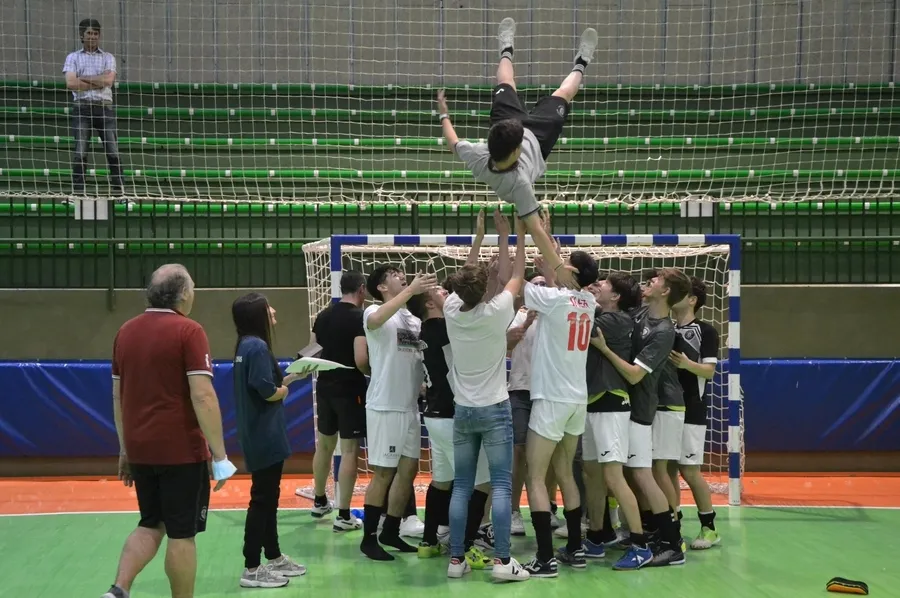 Foto 6 - Amarga despedida como local del III Juvenil ante un Laguna FS m&aacute;s atinado