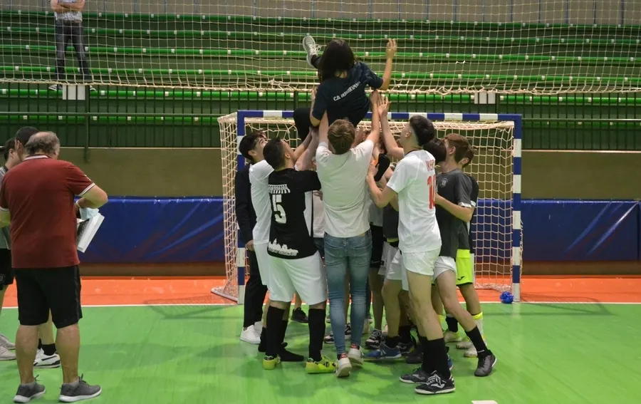 Foto 3 - Amarga despedida como local del III Juvenil ante un Laguna FS m&aacute;s atinado