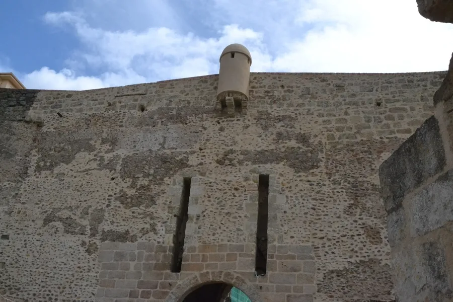 Foto 8 - El Ministerio explica que la intervenci&oacute;n en la garita estaba prevista al estar revestida hist&oacute;ricamente